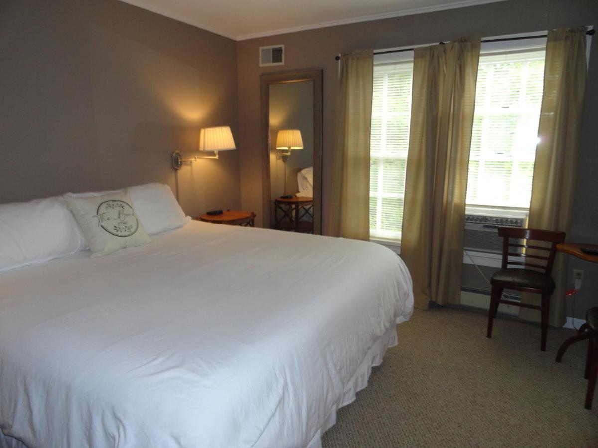 The Bond 1786 Inn (Adults Only) Warrensburg Habitación foto
