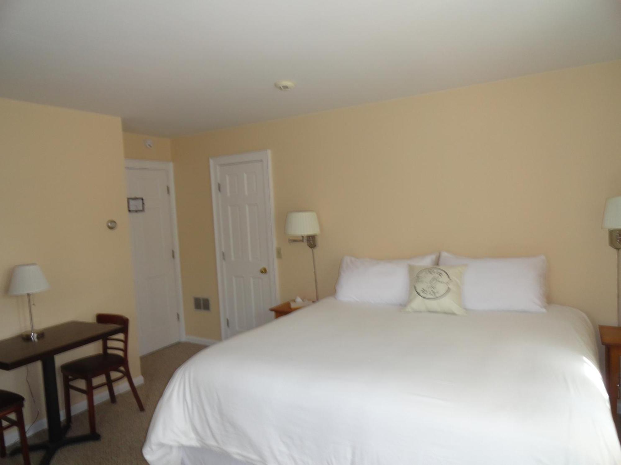 The Bond 1786 Inn (Adults Only) Warrensburg Habitación foto