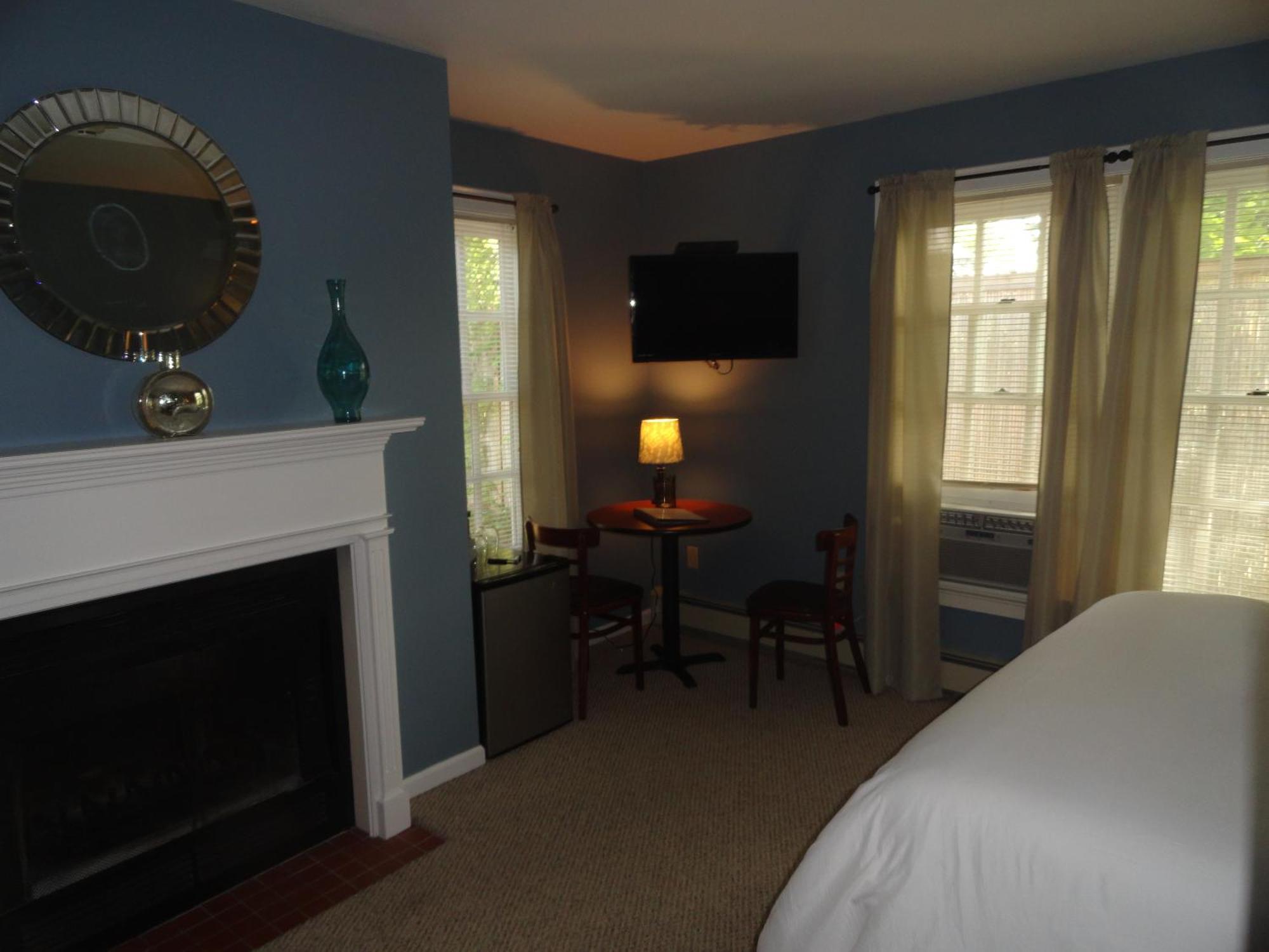 The Bond 1786 Inn (Adults Only) Warrensburg Habitación foto