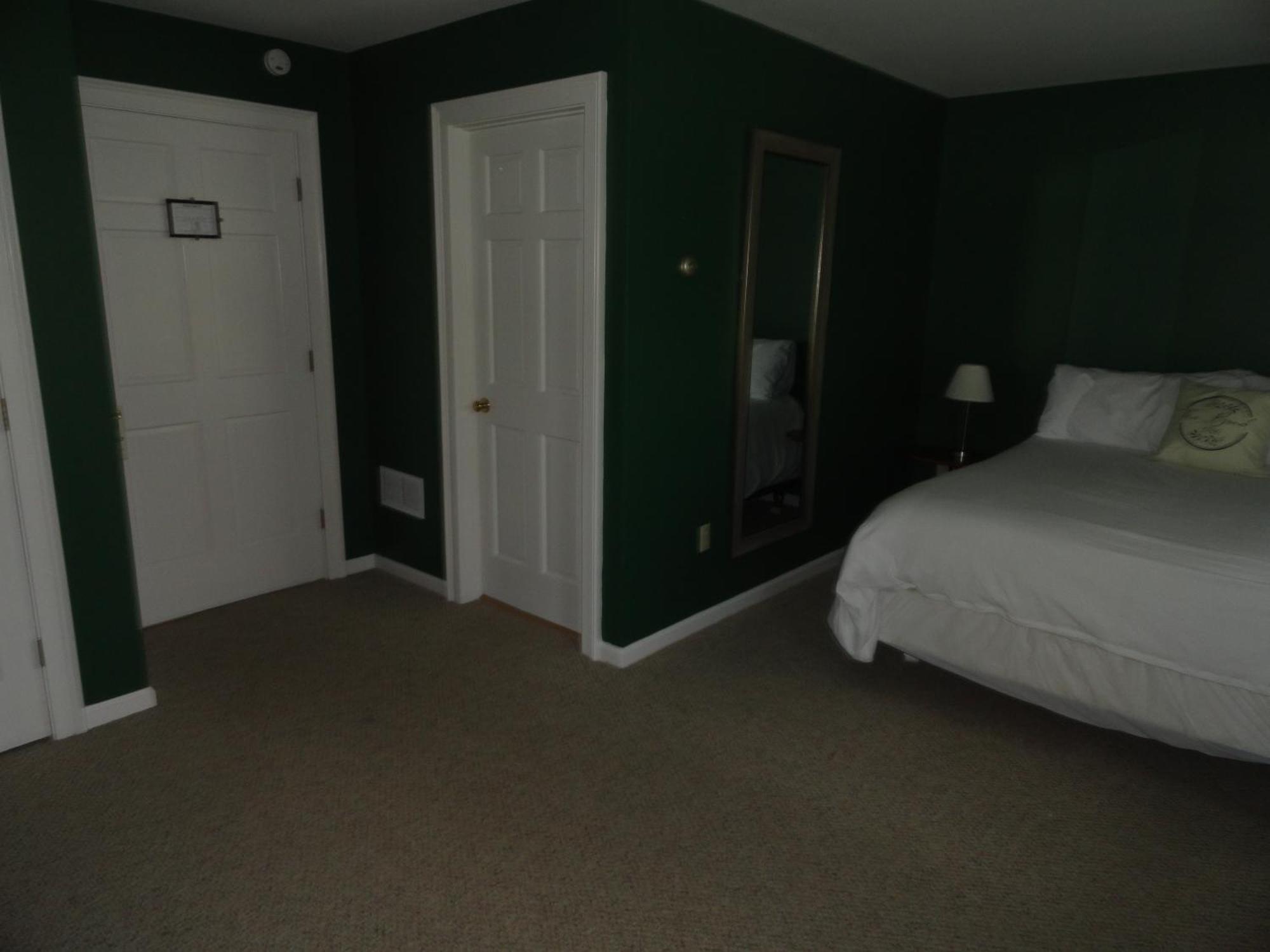 The Bond 1786 Inn (Adults Only) Warrensburg Habitación foto